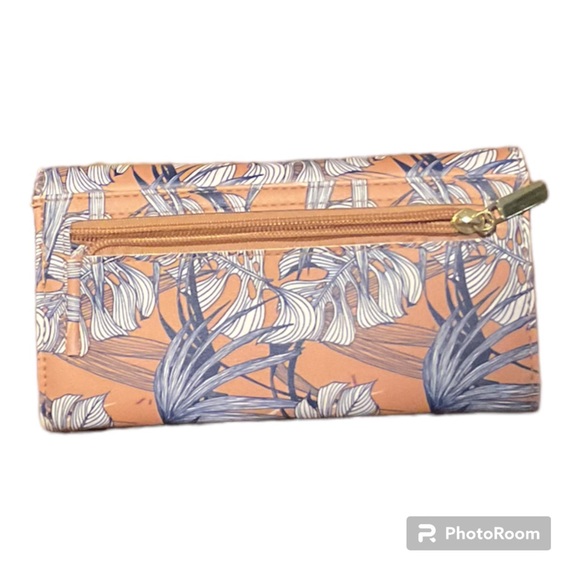 Women’s trifold, wallet, floral, print multiple pockets inside and out - Picture 3 of 5